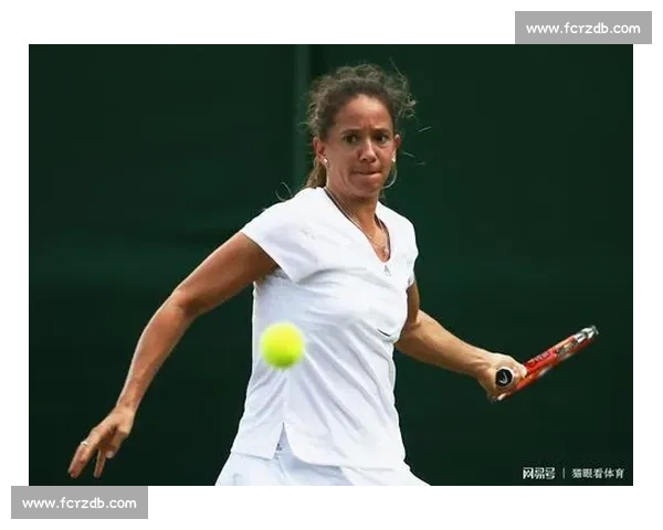 达赫迪斯里兰卡表演赛惊现神级一杆！传奇老将再现教科书级花式击球