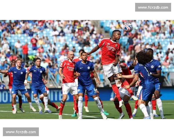 荒诞！世俱杯中断两小时，球员骑单车热身引球迷质疑：世界杯要变健身房？